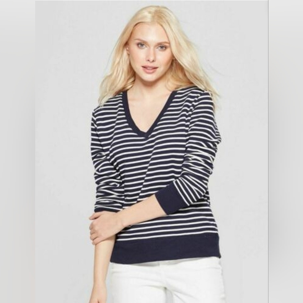 A New Day‎ Women's navy and white strip nveck sweatshirt size Medium
